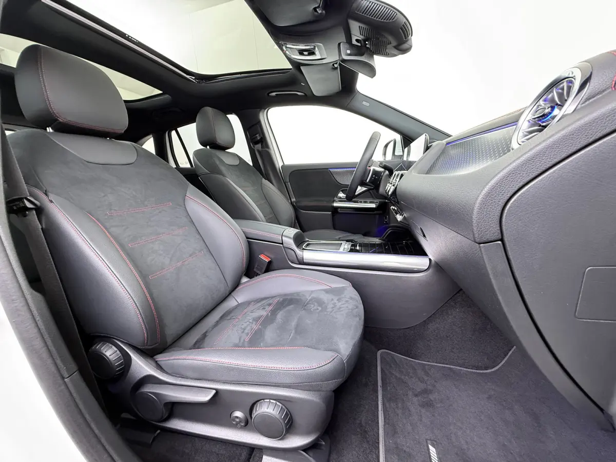 EQA 300 4MATIC AMG Line 71 kWh | Pano Carplay Winterpakket