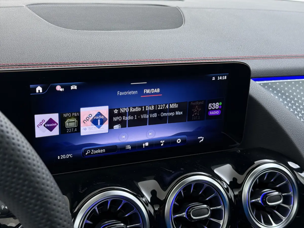 EQA 300 4MATIC AMG Line 71 kWh | Pano Carplay Winterpakket