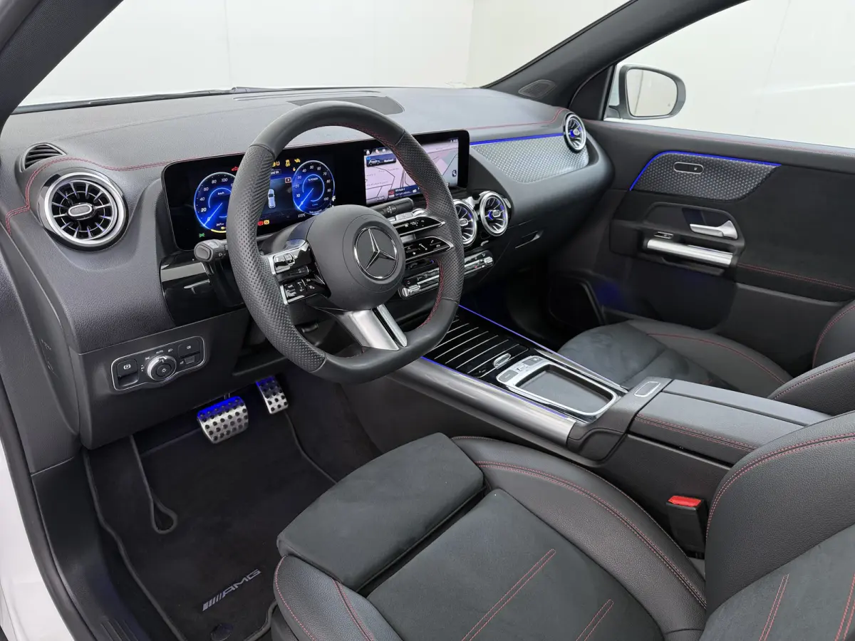 EQA 300 4MATIC AMG Line 71 kWh | Pano Carplay Winterpakket