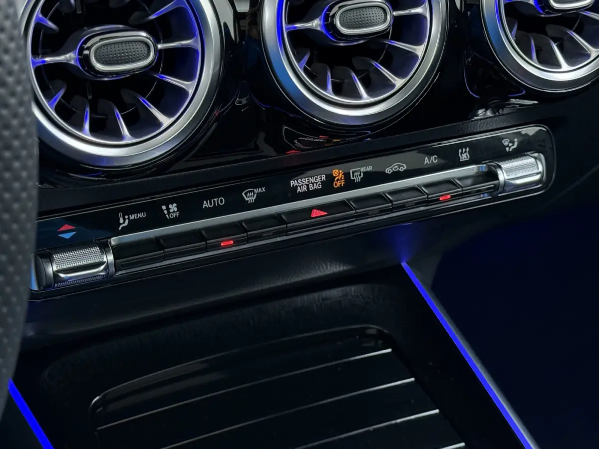 EQA 300 4MATIC AMG Line 71 kWh | Pano Carplay Winterpakket