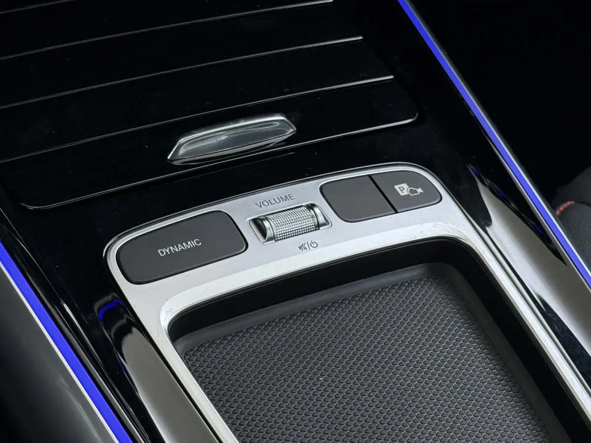EQA 300 4MATIC AMG Line 71 kWh | Pano Carplay Winterpakket