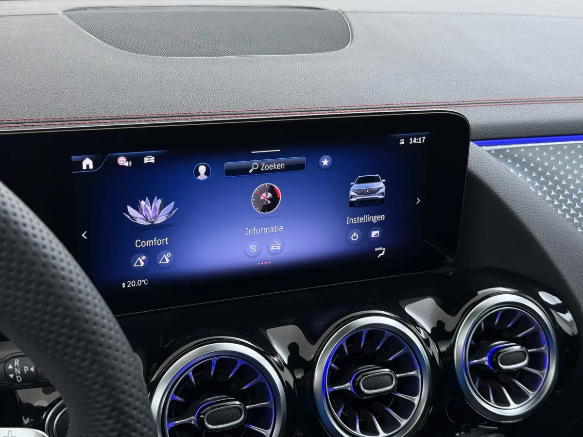 EQA 300 4MATIC AMG Line 71 kWh | Pano Carplay Winterpakket