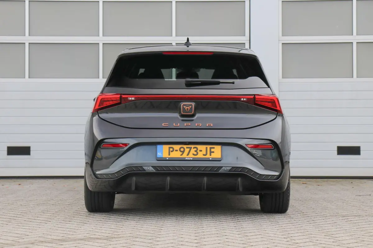 204pk Copper Edition One 62 kWh | SoH 92% | Panoramadak | Elektrische Stoel | Camara | Stoelverwarming | Head-up Display