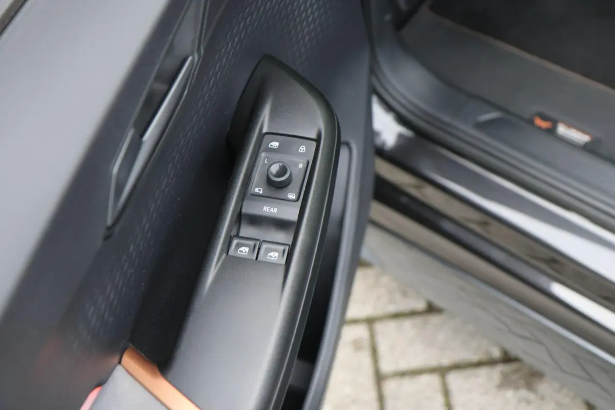 204pk Copper Edition One 62 kWh | SoH 92% | Panoramadak | Elektrische Stoel | Camara | Stoelverwarming | Head-up Display