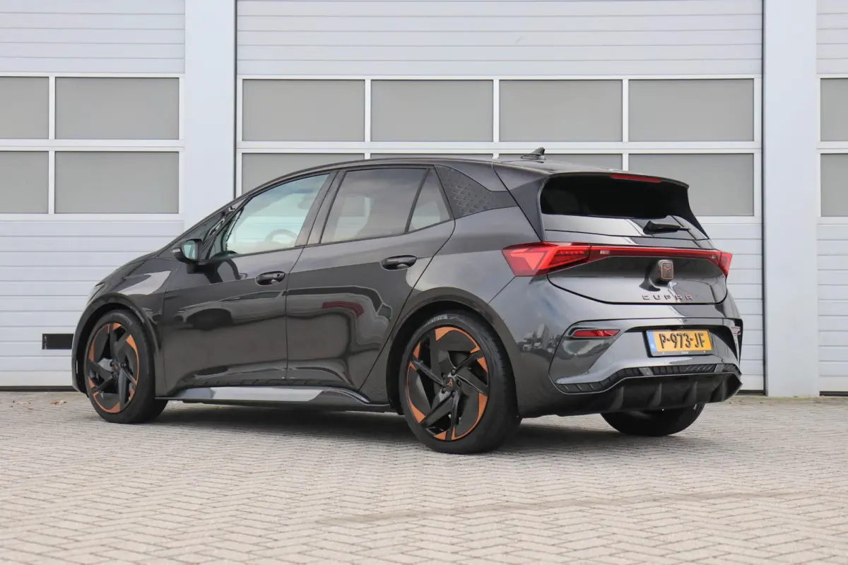 204pk Copper Edition One 62 kWh | SoH 92% | Panoramadak | Elektrische Stoel | Camara | Stoelverwarming | Head-up Display