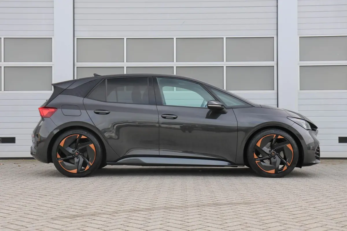 204pk Copper Edition One 62 kWh | SoH 92% | Panoramadak | Elektrische Stoel | Camara | Stoelverwarming | Head-up Display