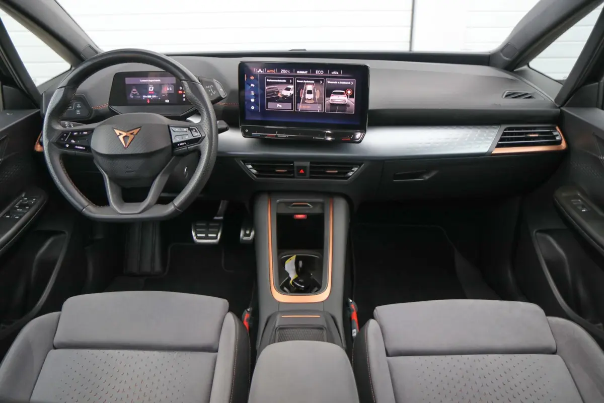 204pk Copper Edition One 62 kWh | SoH 92% | Panoramadak | Elektrische Stoel | Camara | Stoelverwarming | Head-up Display