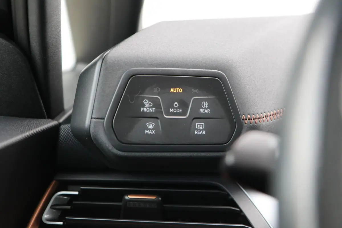 204pk Copper Edition One 62 kWh | SoH 92% | Panoramadak | Elektrische Stoel | Camara | Stoelverwarming | Head-up Display