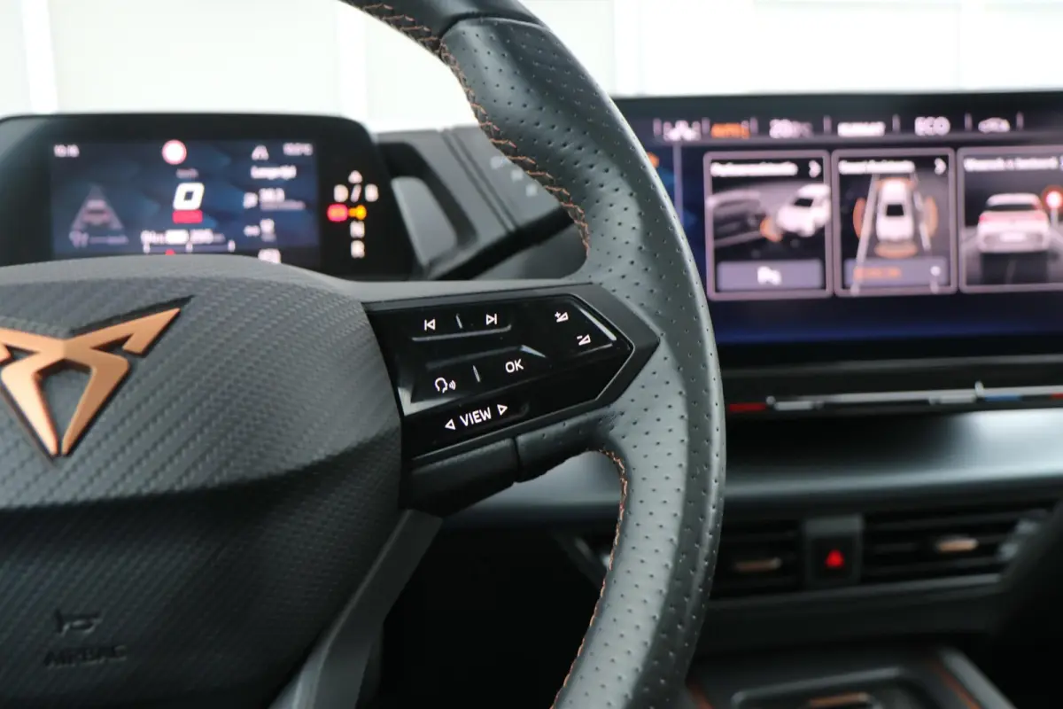 204pk Copper Edition One 62 kWh | SoH 92% | Panoramadak | Elektrische Stoel | Camara | Stoelverwarming | Head-up Display