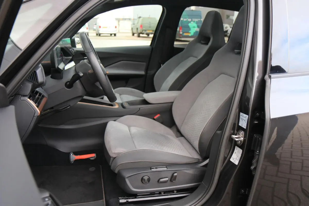 204pk Copper Edition One 62 kWh | SoH 92% | Panoramadak | Elektrische Stoel | Camara | Stoelverwarming | Head-up Display
