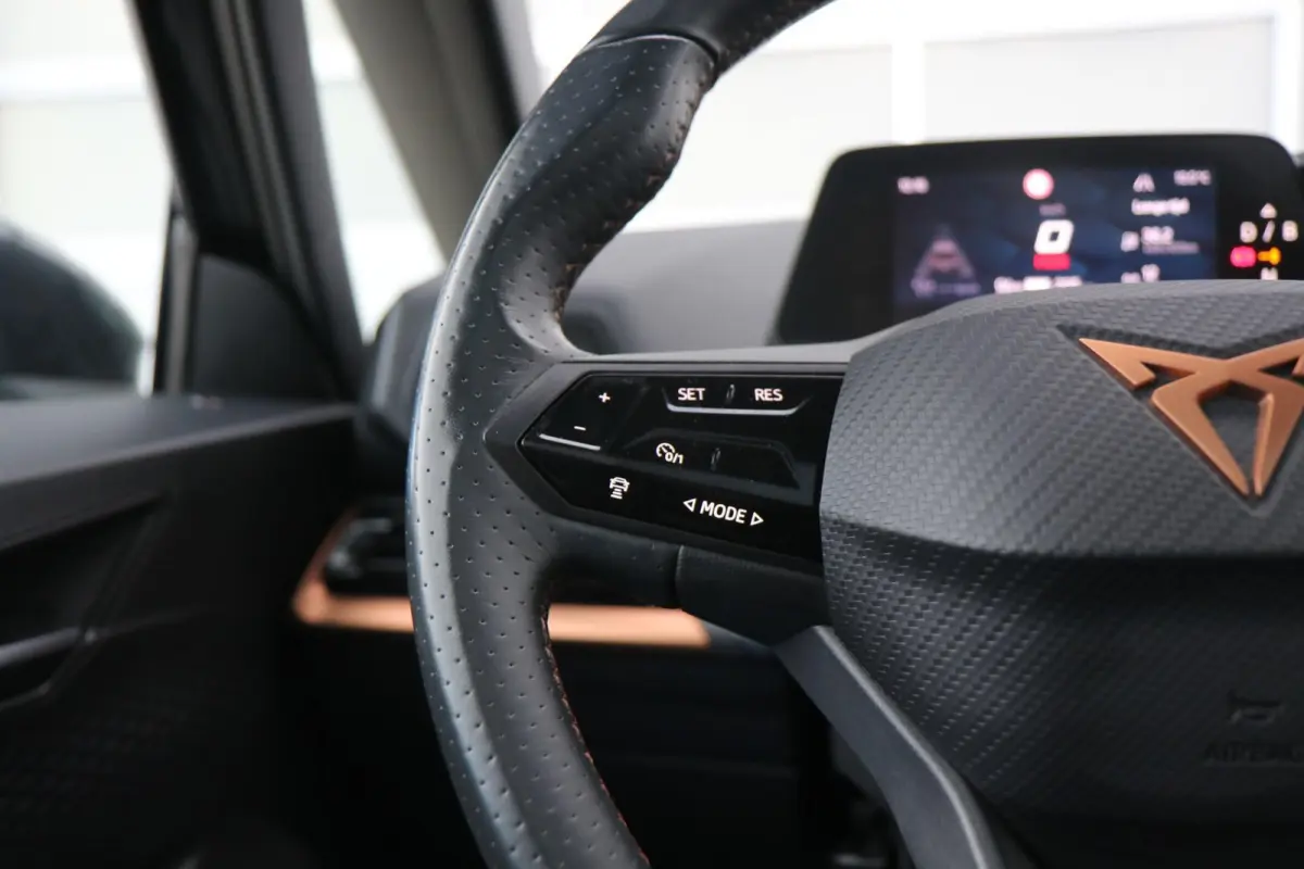 204pk Copper Edition One 62 kWh | SoH 92% | Panoramadak | Elektrische Stoel | Camara | Stoelverwarming | Head-up Display