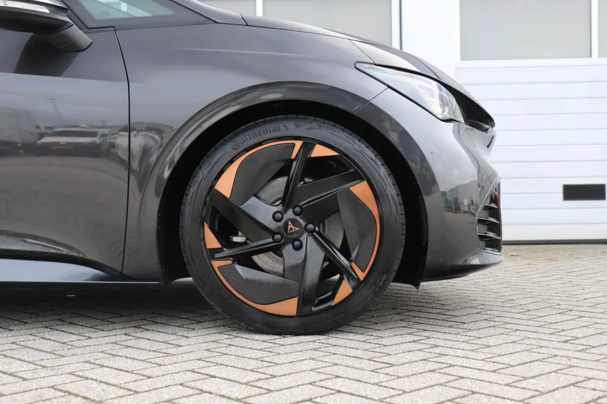 204pk Copper Edition One 62 kWh | SoH 92% | Panoramadak | Elektrische Stoel | Camara | Stoelverwarming | Head-up Display