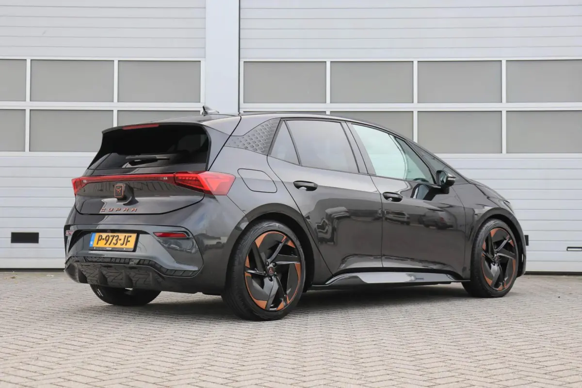 204pk Copper Edition One 62 kWh | SoH 92% | Panoramadak | Elektrische Stoel | Camara | Stoelverwarming | Head-up Display
