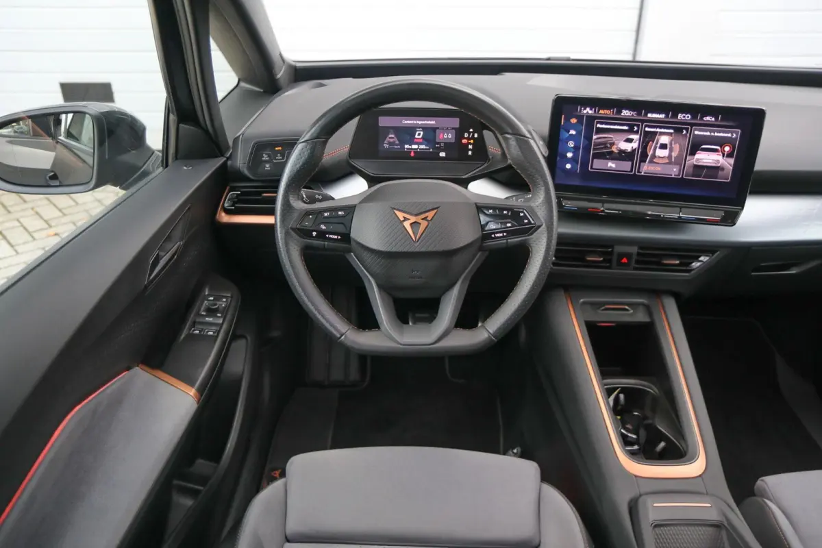 204pk Copper Edition One 62 kWh | SoH 92% | Panoramadak | Elektrische Stoel | Camara | Stoelverwarming | Head-up Display