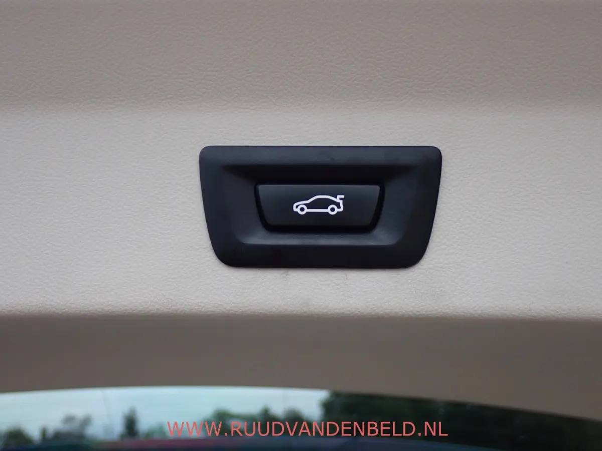 80 kWh / 93% SOH / ACC / PANODAK / CAMERA / CARPLAY