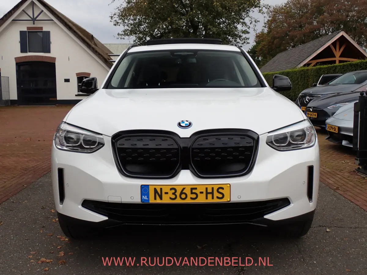 80 kWh / 93% SOH / ACC / PANODAK / CAMERA / CARPLAY