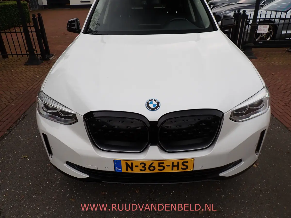 80 kWh / 93% SOH / ACC / PANODAK / CAMERA / CARPLAY