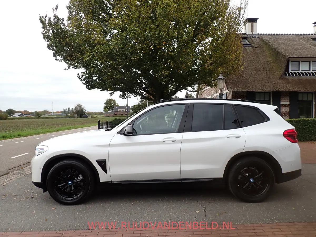 80 kWh / 93% SOH / ACC / PANODAK / CAMERA / CARPLAY