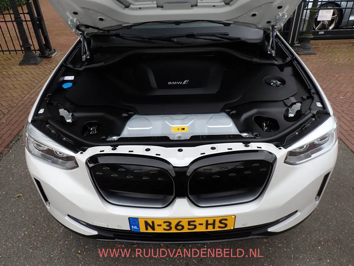 80 kWh / 93% SOH / ACC / PANODAK / CAMERA / CARPLAY