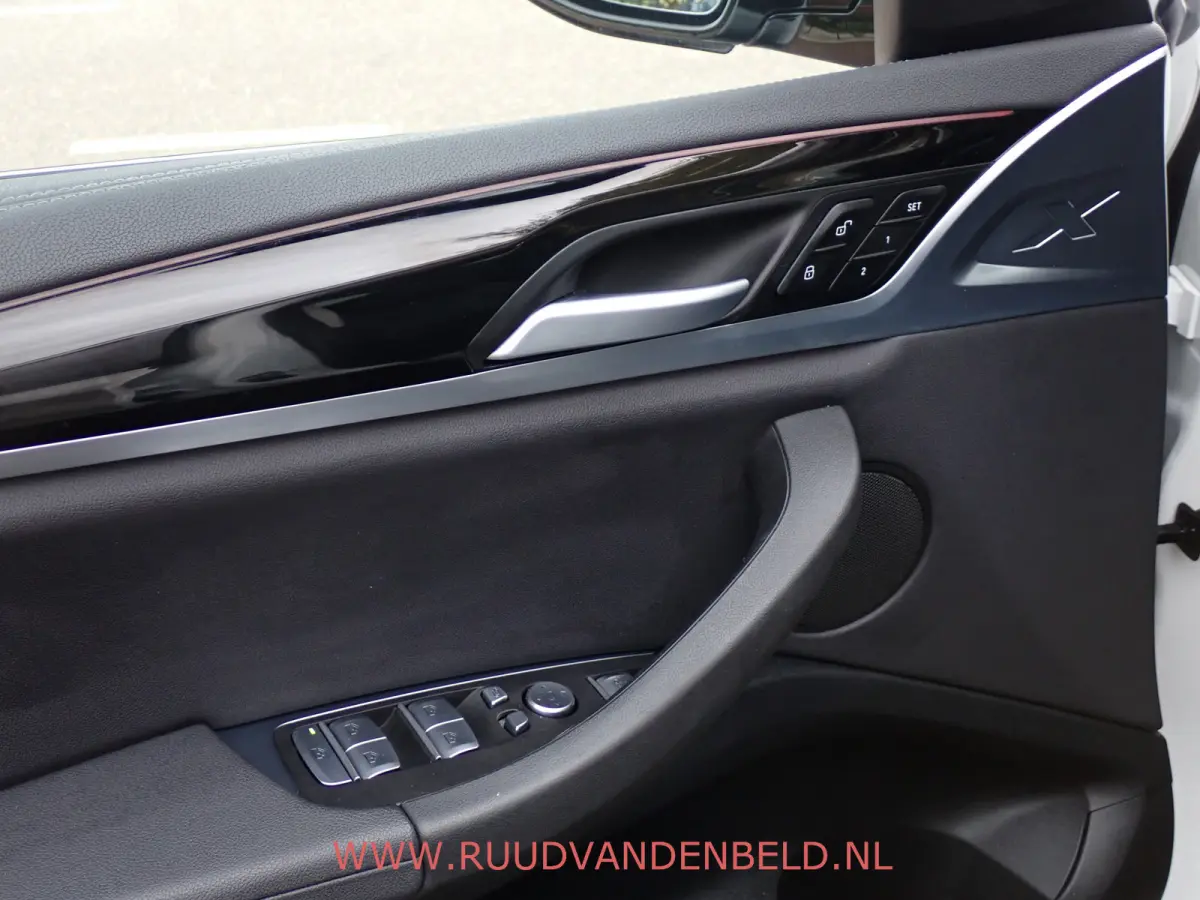 80 kWh / 93% SOH / ACC / PANODAK / CAMERA / CARPLAY