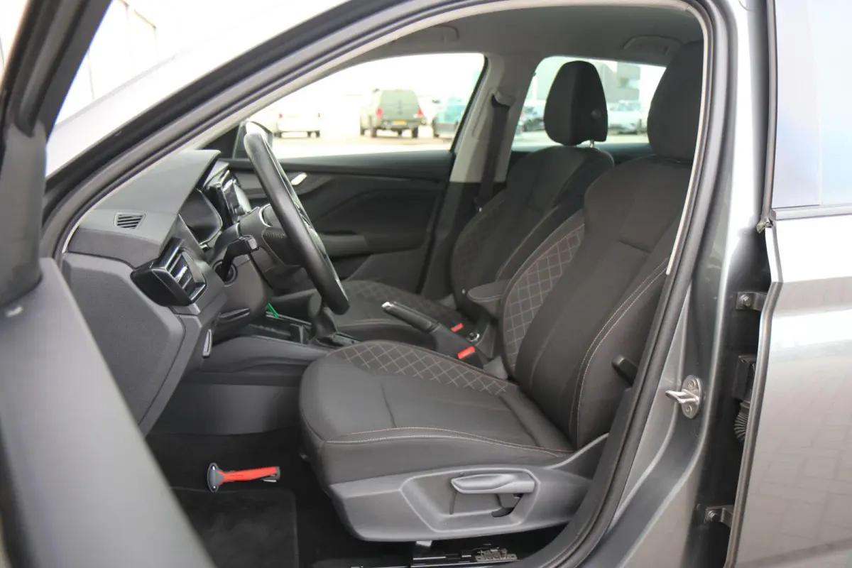 1.0 TSI 110pk Ambition | Apple Carplay/Android Auto | Parkeersensor Achter |  Cruise Control