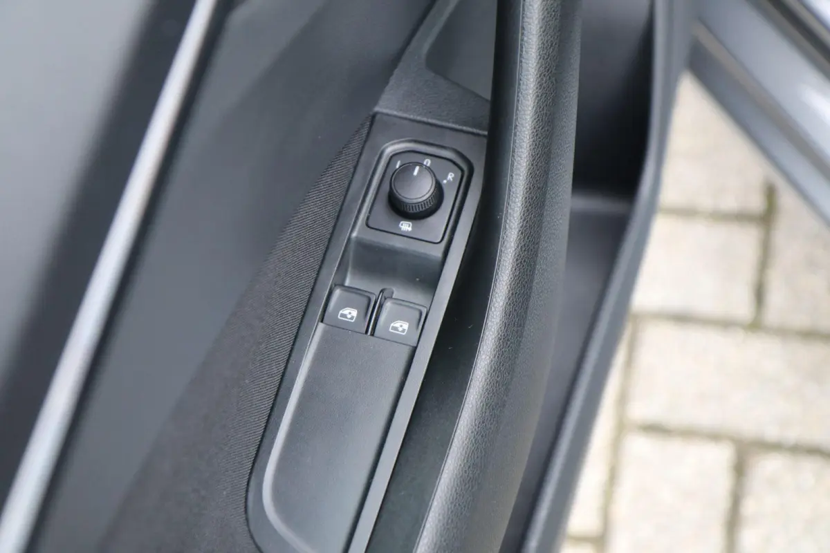 1.0 TSI 110pk Ambition | Apple Carplay/Android Auto | Parkeersensor Achter |  Cruise Control