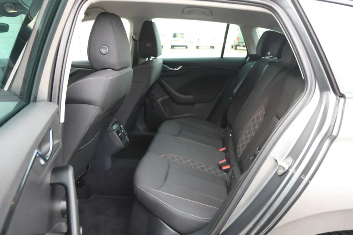 1.0 TSI 110pk Ambition | Apple Carplay/Android Auto | Parkeersensor Achter |  Cruise Control