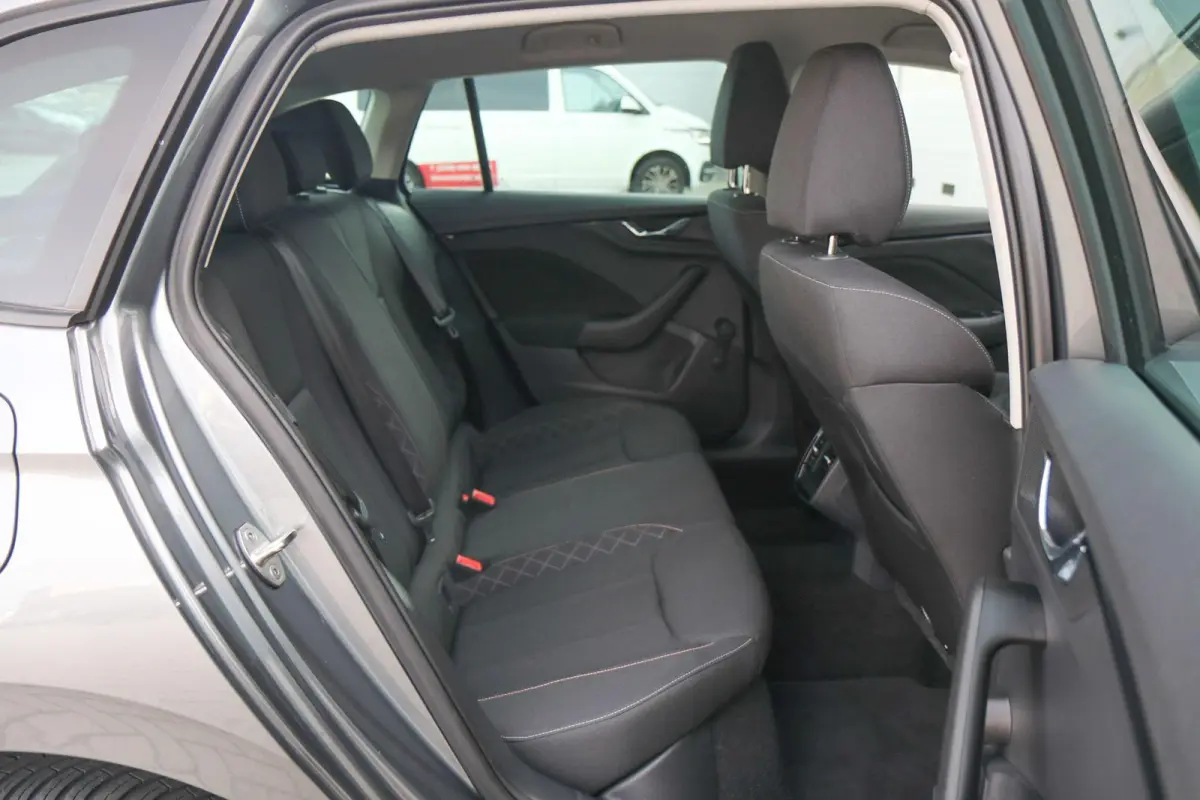 1.0 TSI 110pk Ambition | Apple Carplay/Android Auto | Parkeersensor Achter |  Cruise Control