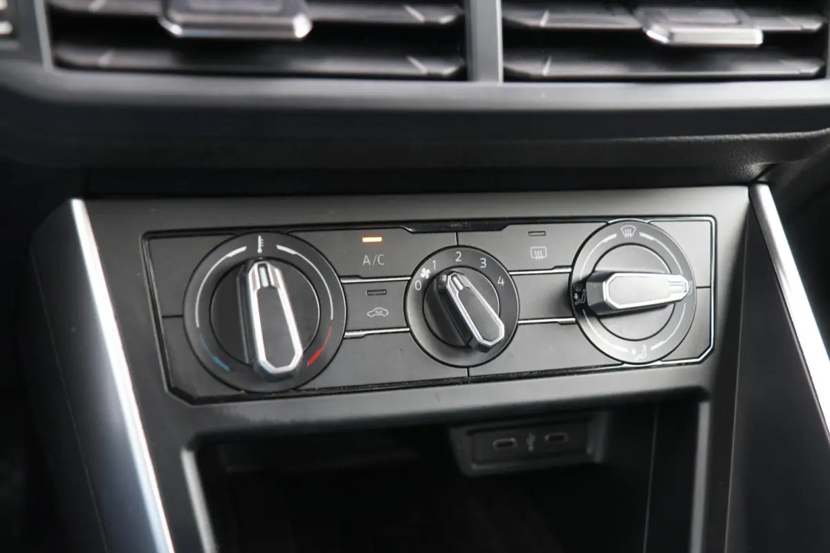 1.0 TSI 95pk Life | Navigatie | App Connect | Adaptieve Cruise | Airco