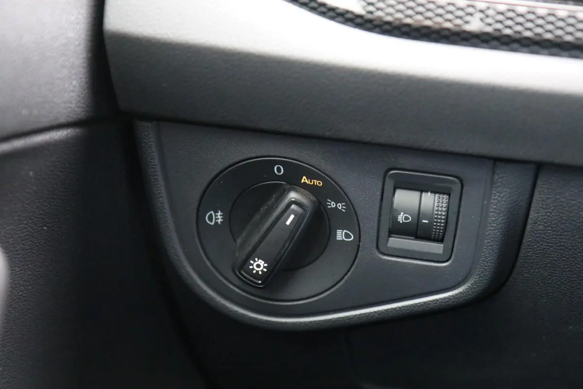 1.0 TSI 95pk Life | Navigatie | App Connect | Adaptieve Cruise | Airco