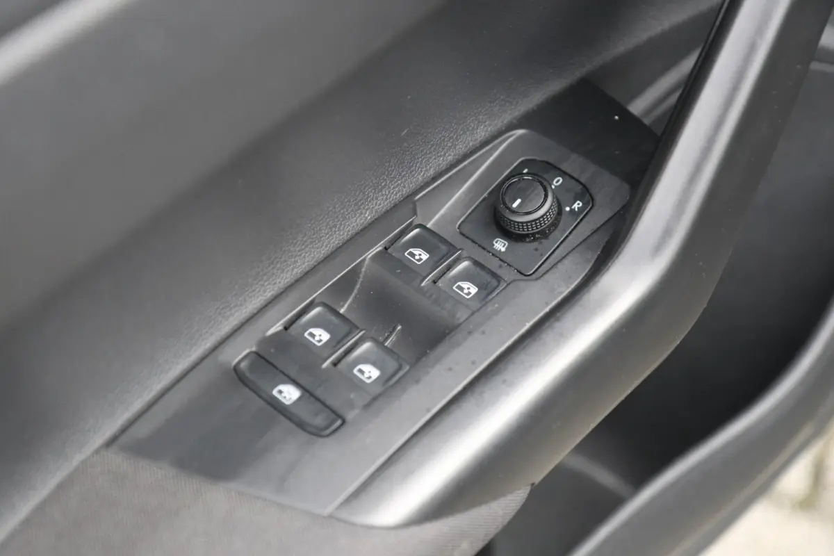 1.0 TSI 95pk Life | Navigatie | App Connect | Adaptieve Cruise | Airco