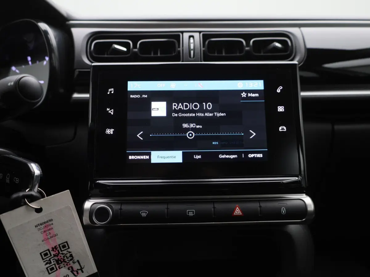 1.2 PureTech Feel | Apple Carplay / Android Auto | Climate Control | Cruise Control | DAB | Bluetooth |