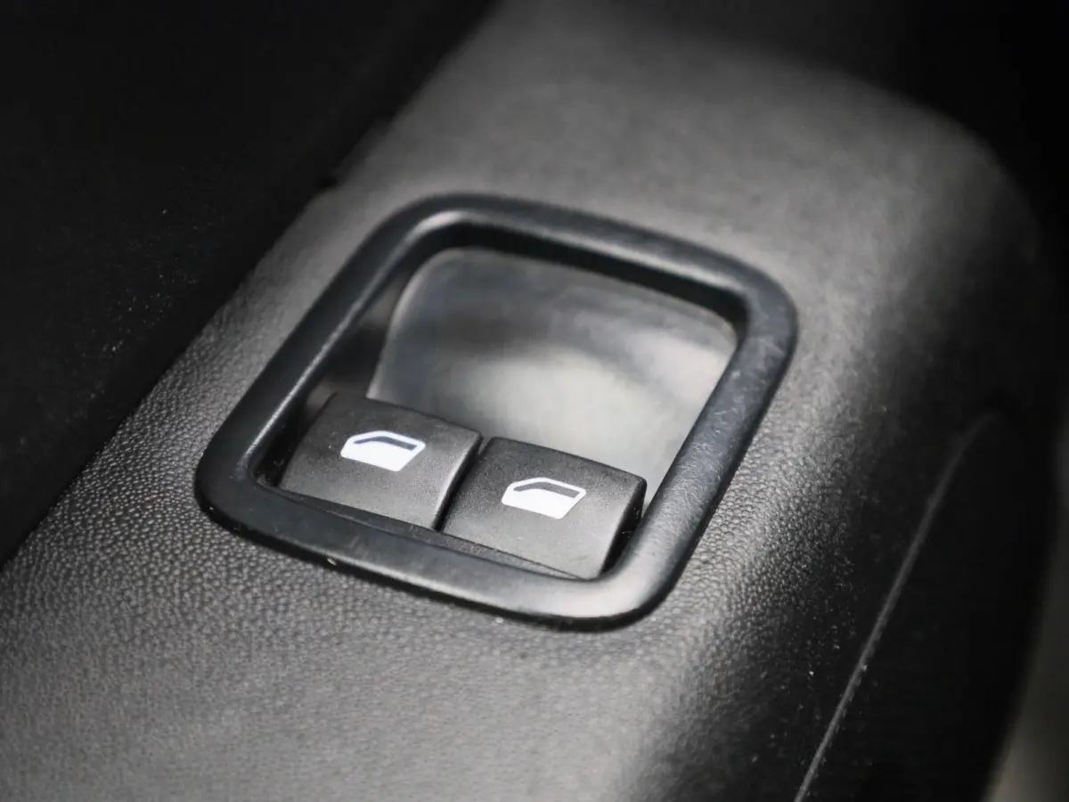 1.2 PureTech Feel | Apple Carplay / Android Auto | Climate Control | Cruise Control | DAB | Bluetooth |