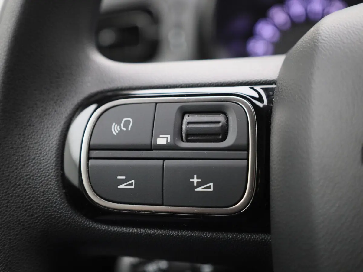 1.2 PureTech Feel | Apple Carplay / Android Auto | Climate Control | Cruise Control | DAB | Bluetooth |