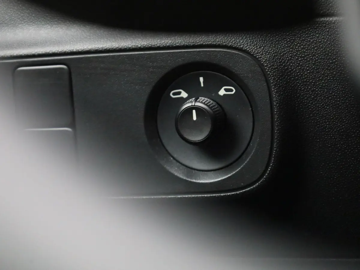 1.2 PureTech Feel | Apple Carplay / Android Auto | Climate Control | Cruise Control | DAB | Bluetooth |