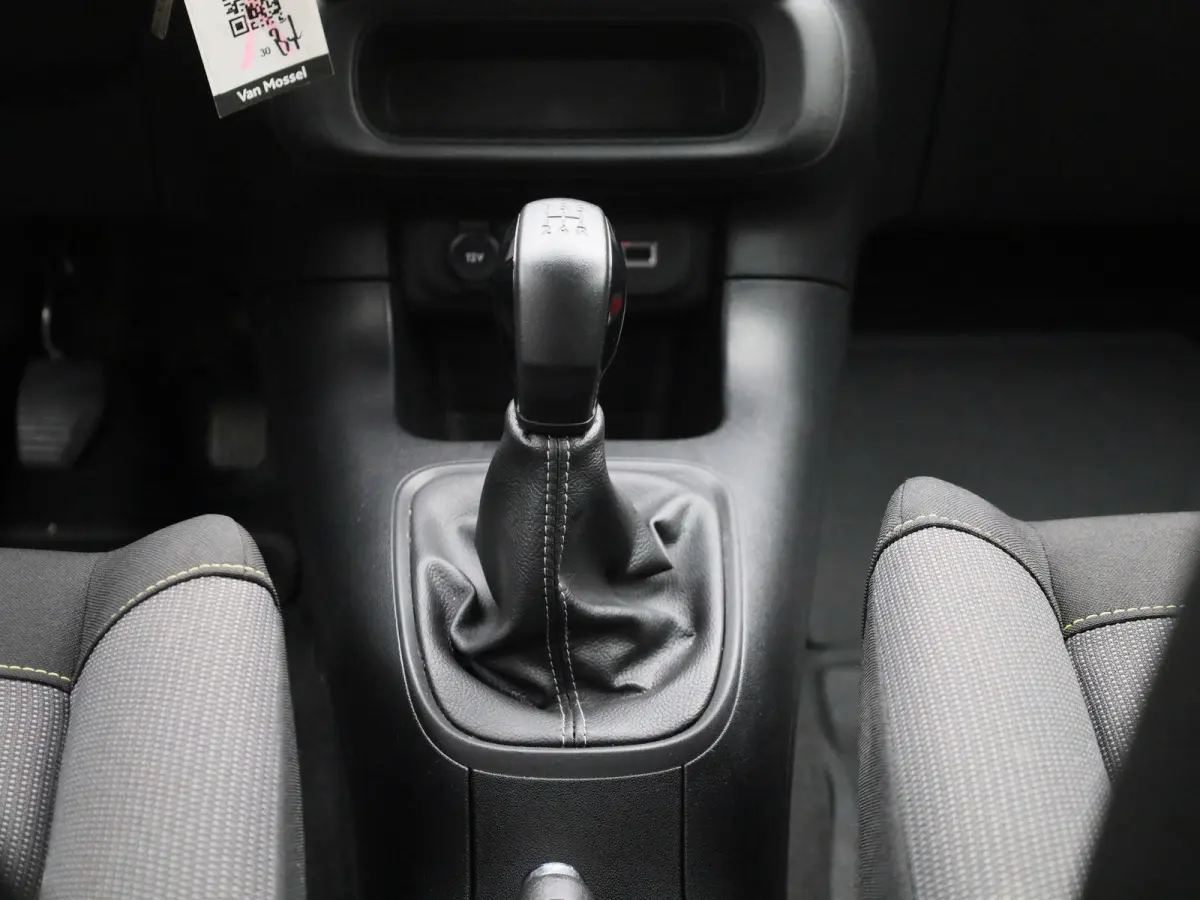 1.2 PureTech Feel | Apple Carplay / Android Auto | Climate Control | Cruise Control | DAB | Bluetooth |