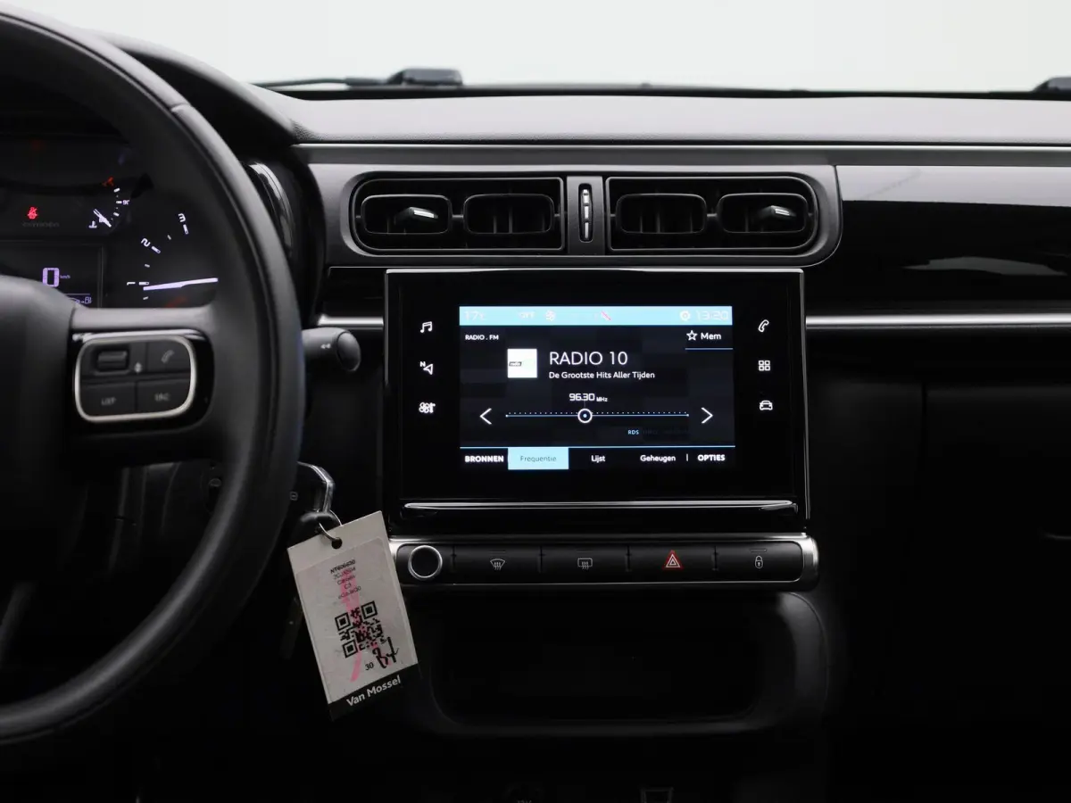 1.2 PureTech Feel | Apple Carplay / Android Auto | Climate Control | Cruise Control | DAB | Bluetooth |