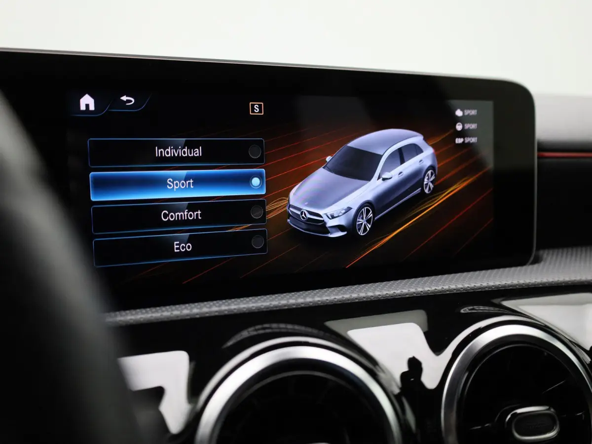 180 Business Solution AMG | Wordt Verwacht | Apple Carplay / Android Auto | Achteruitrijcamera | Parkeersensoren | Stoelverwarming |