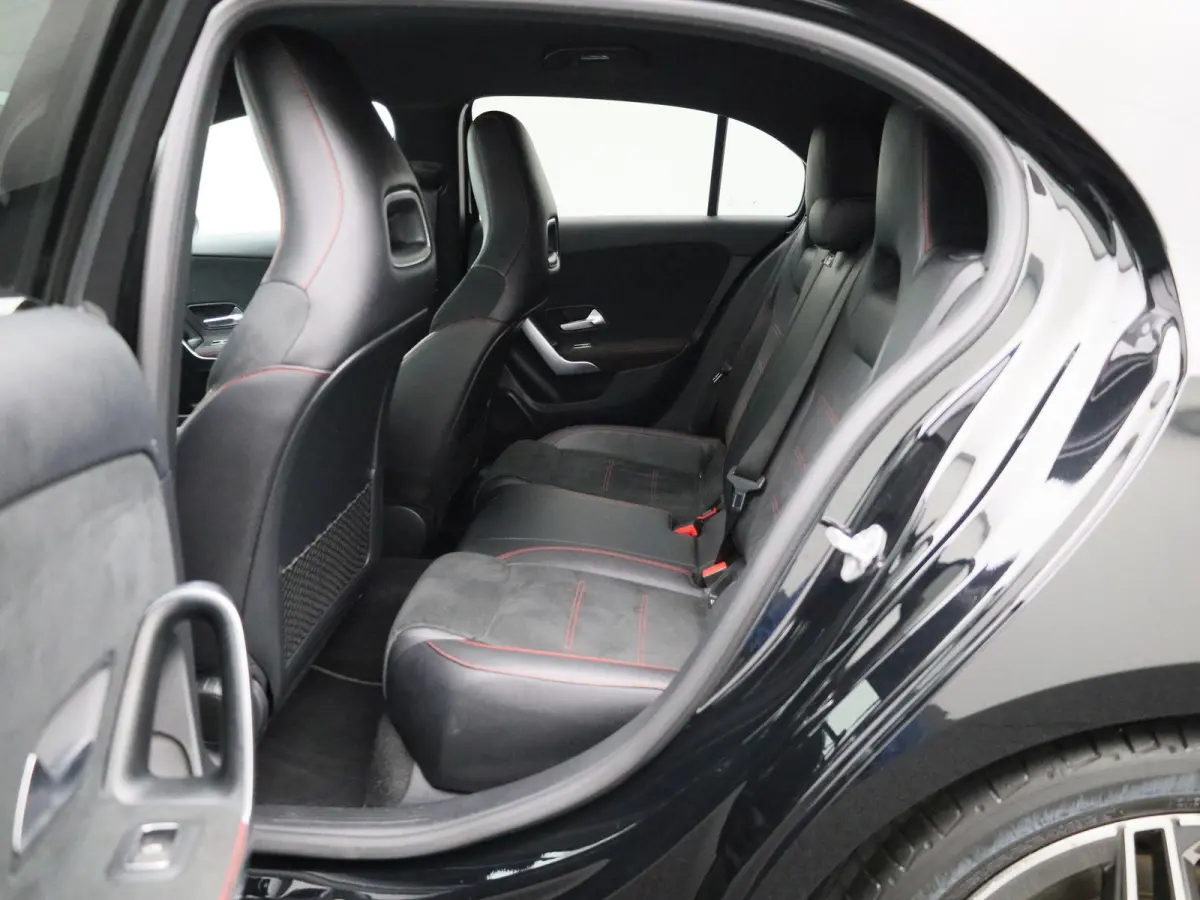 180 Business Solution AMG | Wordt Verwacht | Apple Carplay / Android Auto | Achteruitrijcamera | Parkeersensoren | Stoelverwarming |