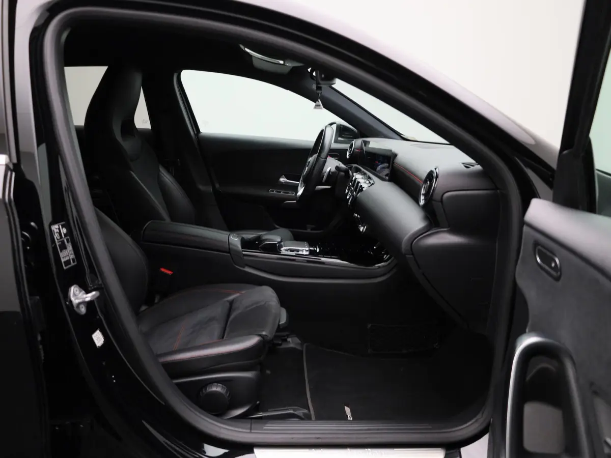 180 Business Solution AMG | Wordt Verwacht | Apple Carplay / Android Auto | Achteruitrijcamera | Parkeersensoren | Stoelverwarming |
