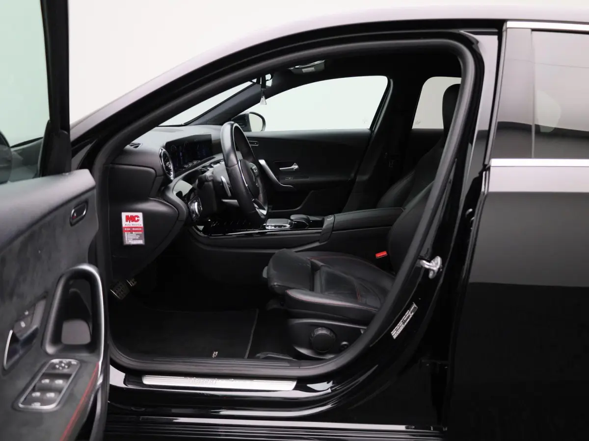180 Business Solution AMG | Wordt Verwacht | Apple Carplay / Android Auto | Achteruitrijcamera | Parkeersensoren | Stoelverwarming |