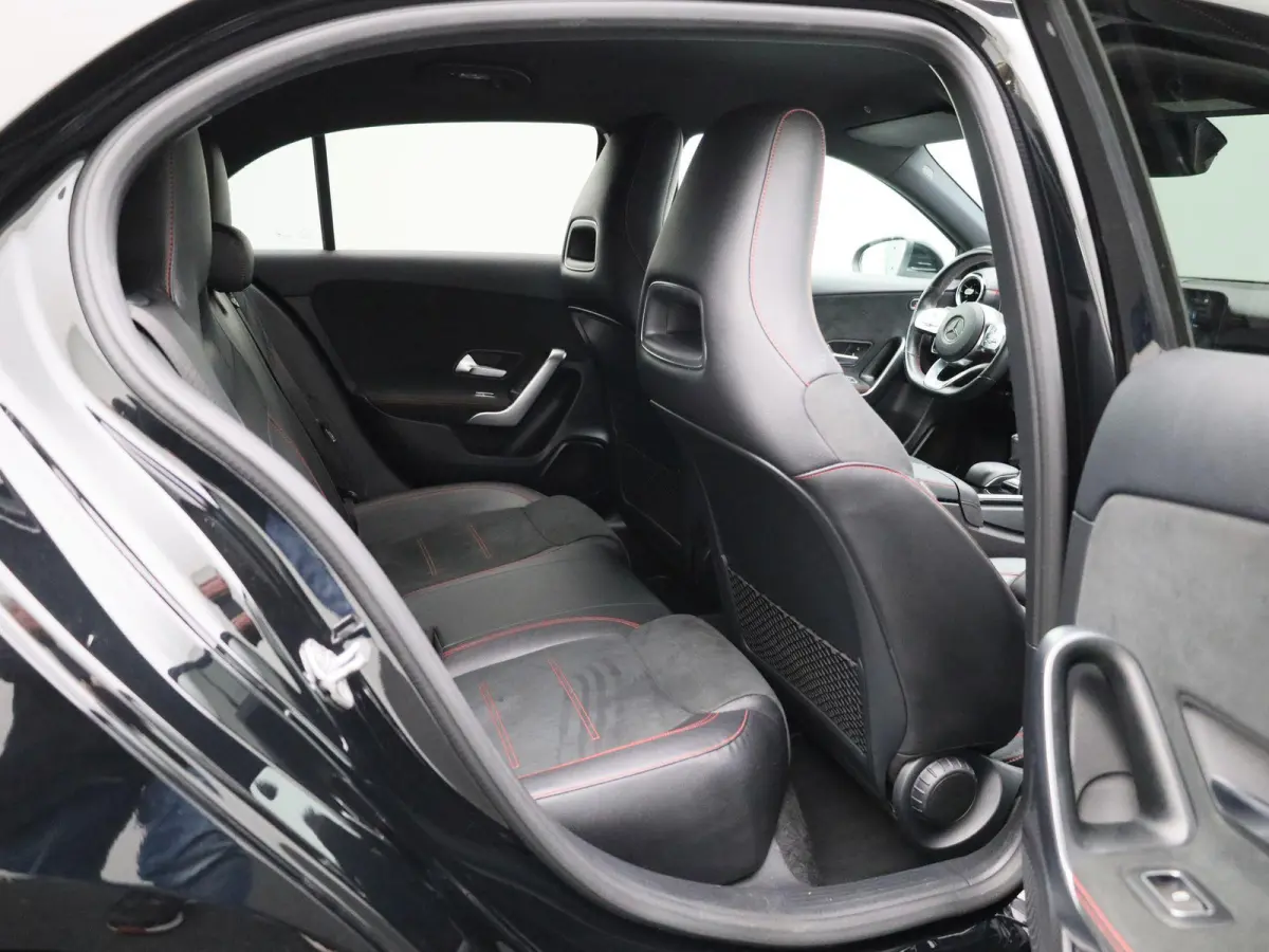 180 Business Solution AMG | Wordt Verwacht | Apple Carplay / Android Auto | Achteruitrijcamera | Parkeersensoren | Stoelverwarming |