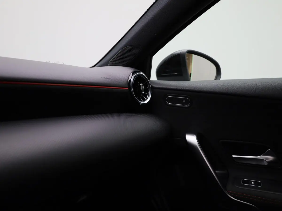 180 Business Solution AMG | Wordt Verwacht | Apple Carplay / Android Auto | Achteruitrijcamera | Parkeersensoren | Stoelverwarming |