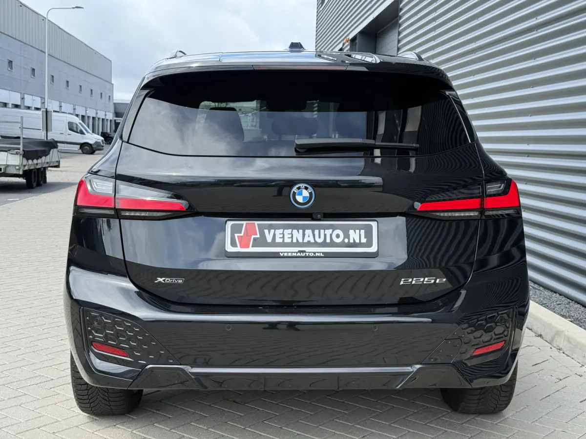 225e xDrive M-Sport Shadow