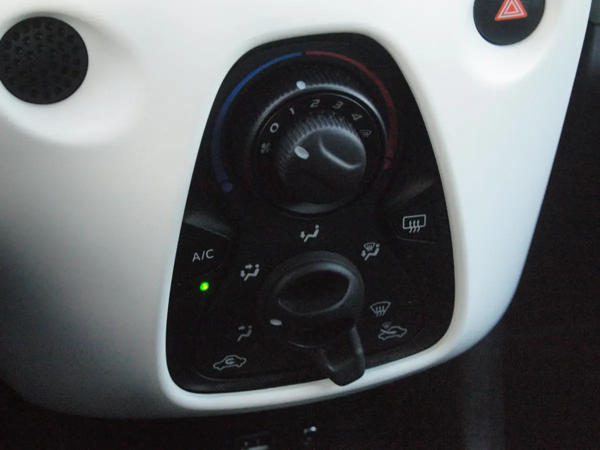 1.0 VTi Urban Ride | Camera | 5-deurs | Airco | 15 Inch | NL-Auto |
