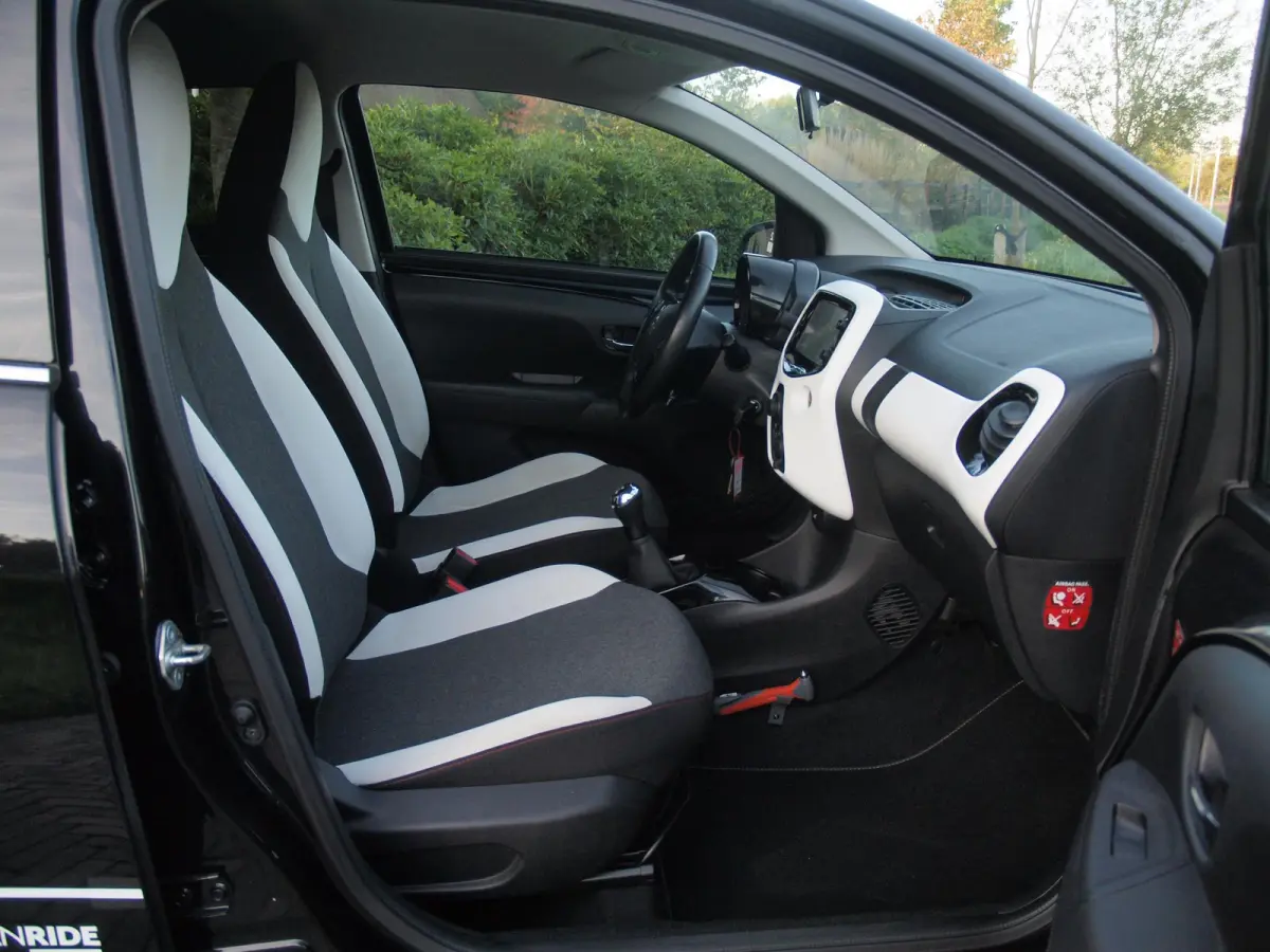 1.0 VTi Urban Ride | Camera | 5-deurs | Airco | 15 Inch | NL-Auto |