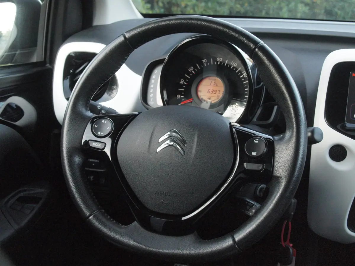1.0 VTi Urban Ride | Camera | 5-deurs | Airco | 15 Inch | NL-Auto |
