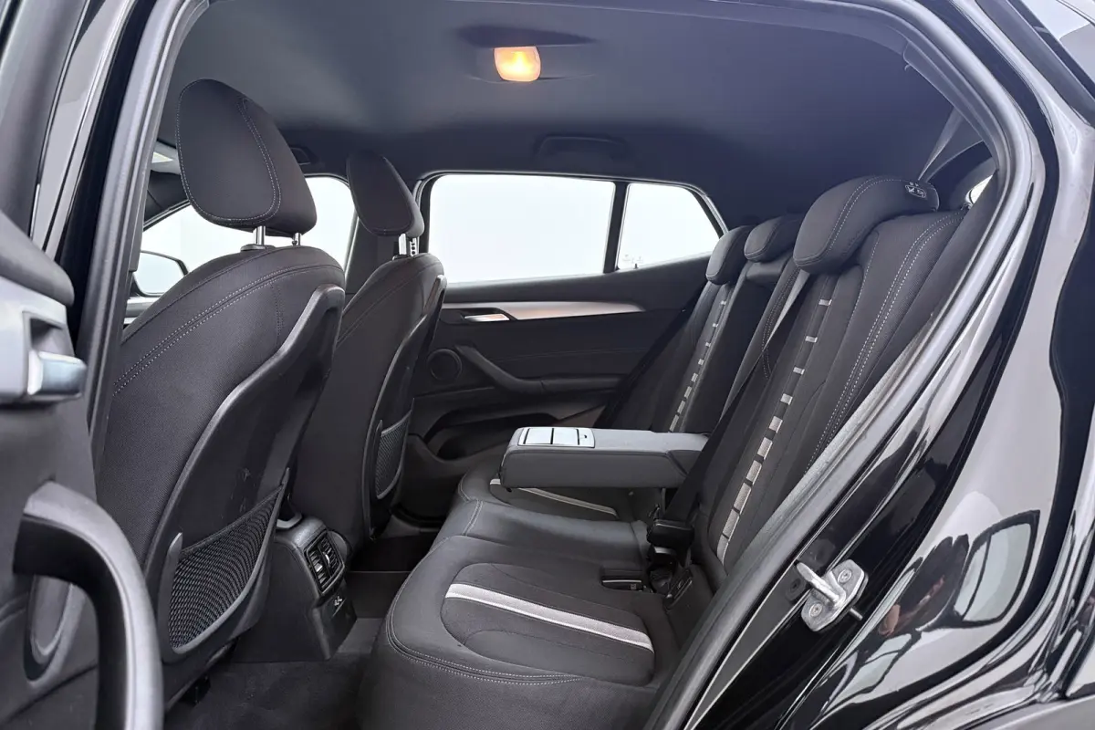 SDrive18i Business Edition Plus | Sportstoelen | Breed Navi | Camera | Stoelverwarming |