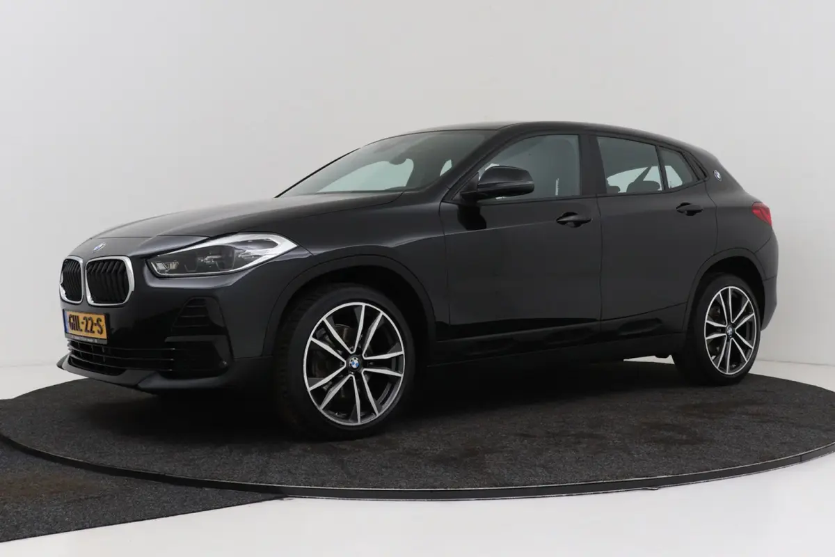 SDrive18i Business Edition Plus | Sportstoelen | Breed Navi | Camera | Stoelverwarming |
