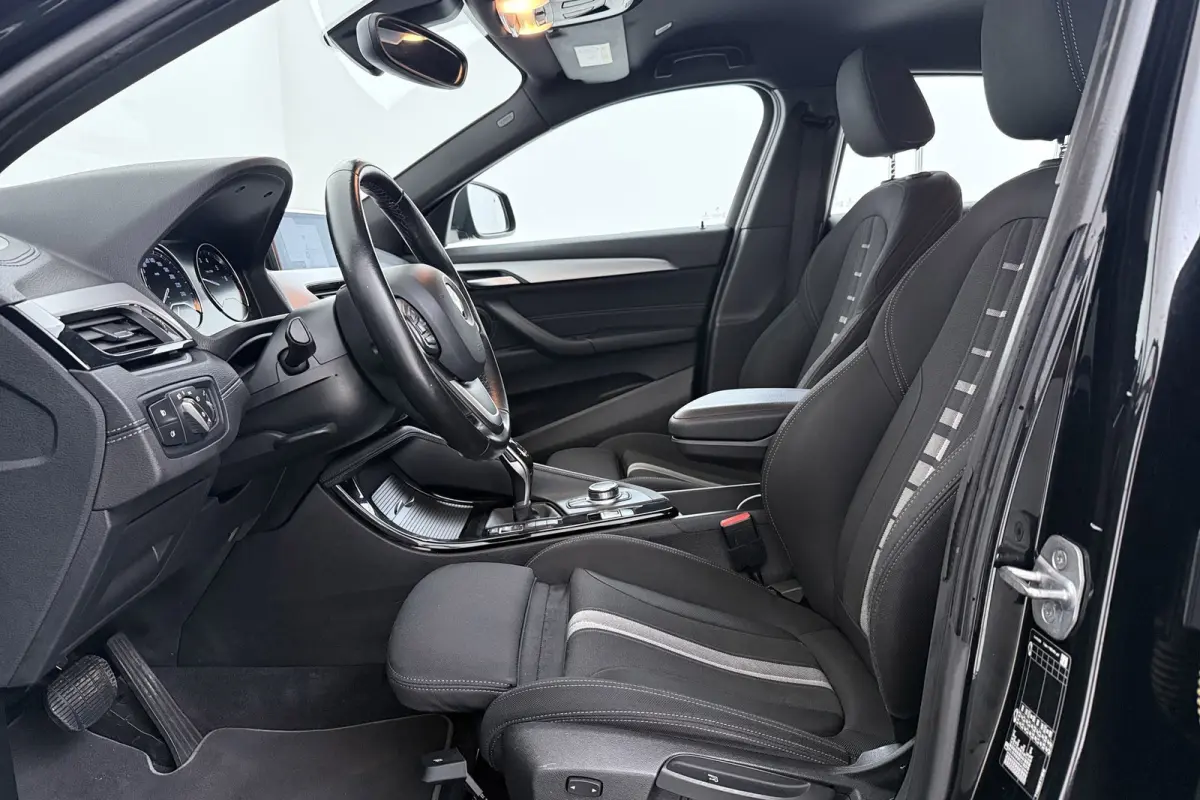 SDrive18i Business Edition Plus | Sportstoelen | Breed Navi | Camera | Stoelverwarming |